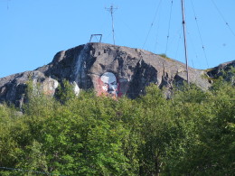 Ленин на фоне антенн
