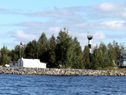Маяк на входе в Волго-Балтийский канал