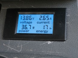 Зарядка от солнечных батарей на стоянке. Ток 2,65А, залито 17 втатт-час.