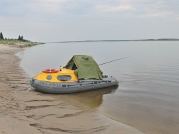 Палатка в лодке