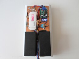 Тумблер вверх - напряжение на аккумуляторах LiFePO4