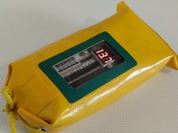 Аккумулятор в пакете из желтого ПВХ